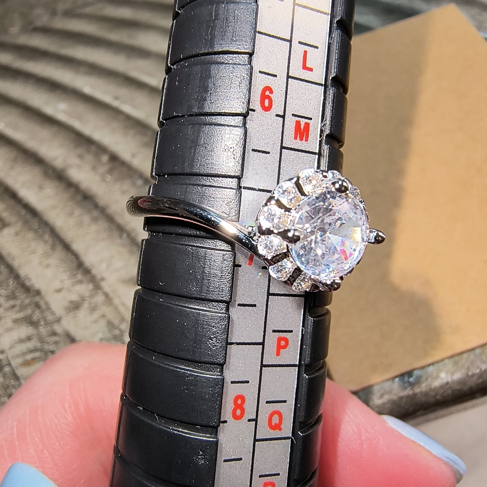 Silver Diamond Rhinestone Ring - Size 7 - Picture 4 of 4